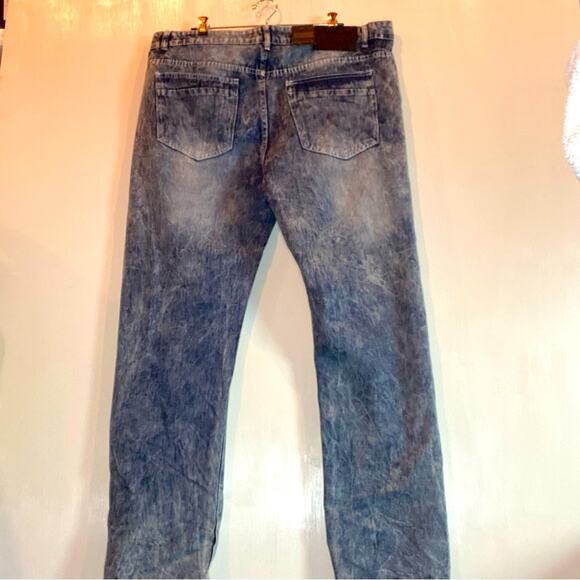 True Rock Distressed Jeans in Size 42 x32 - Picture 7 of 7
